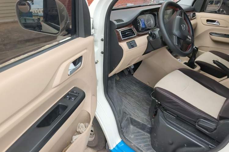 Used CHANGAN KUAYUE Xing V5 2022 1.5L Comfort-Grade 5-7 Seater Passenger Vehicle JL473QH Driver Seat