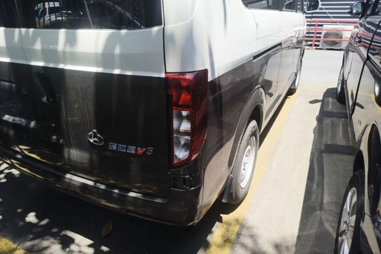 Used CHANGAN KUAYUE Xing V5 2022 1.5L Comfort-Grade 5-7 Seater Passenger Vehicle JL473QH Exterior 3