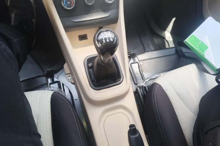 Used CHANGAN KUAYUE Xing V5 2022 1.5L Comfort-Grade 5-7 Seater Passenger Vehicle JL473QH Gear Lever