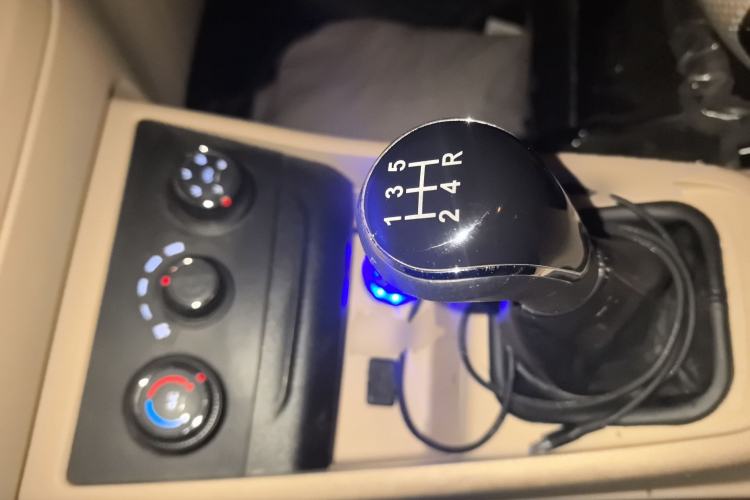 Used CHANGAN KUAYUE Xing V5 2022 1.5L Enjoyment Model 5-7 Seater Passenger Vehicle JL473QH Gear Lever