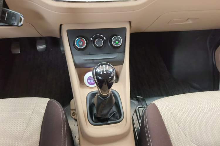 Used CHANGAN KUAYUE Xing V5 2022 1.5L Comfort-Grade 5-7 Seater Passenger Vehicle JL473QH Gear Lever
