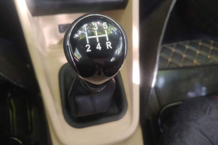 Used CHANGAN KUAYUE Xing V5 2022 1.5L Comfort-Grade 5-7 Seater Passenger Vehicle JL473QH Gear Lever