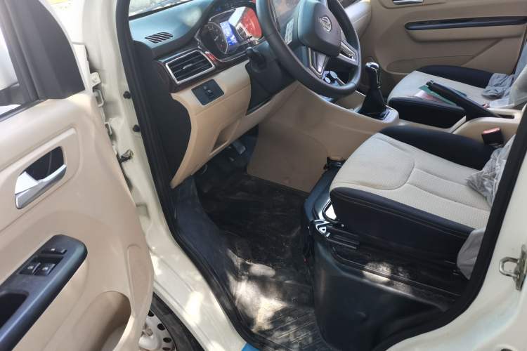Used CHANGAN KUAYUE Xing V5 2022 1.5L Enjoyment Model 5-7 Seater Passenger Vehicle JL473QH Interior 3