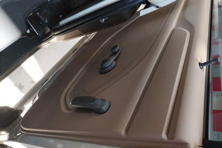 Used CHANGAN KUAYUE Xing V5 2022 1.5L Comfort-Grade 5-7 Seater Passenger Vehicle JL473QH Interior 8