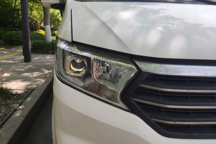Used CHANGAN KUAYUE Xing V5 2022 1.5L Luxury 5-7 Seater Passenger Vehicle JL473QH Right Front Headlight