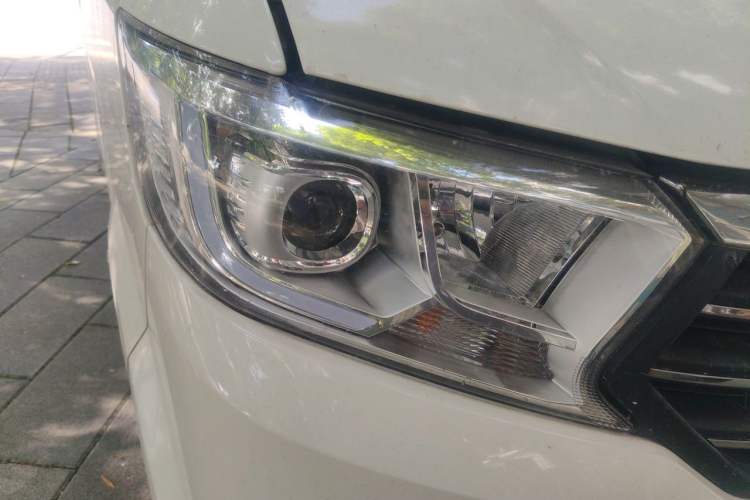 Used CHANGAN KUAYUE Xing V5 2022 1.5L Comfort-Grade 5-7 Seater Passenger Vehicle JL473QH Right Front Headlight