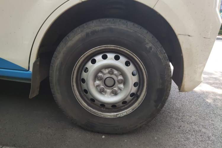 Used CHANGAN KUAYUE Xing V5 2022 1.5L Luxury 5-7 Seater Passenger Vehicle JL473QH Right Front Wheel Hub