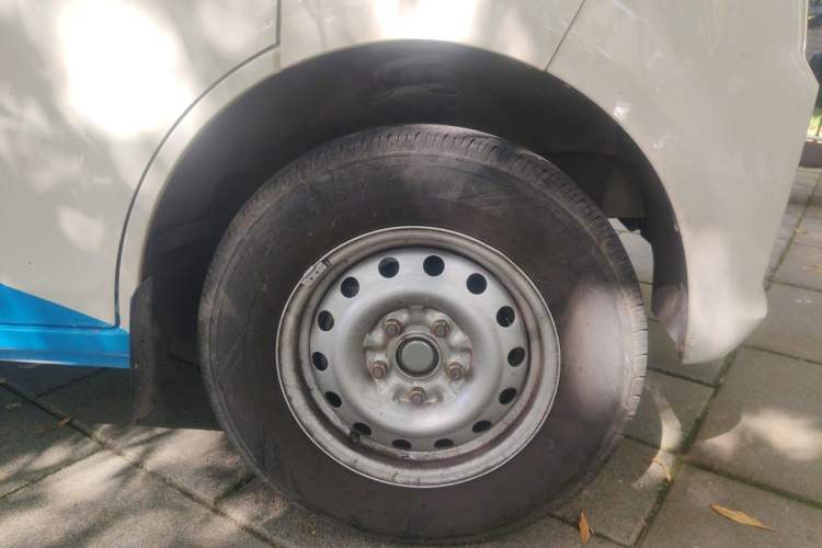 Used CHANGAN KUAYUE Xing V5 2022 1.5L Comfort-Grade 5-7 Seater Passenger Vehicle JL473QH Right Front Wheel Hub