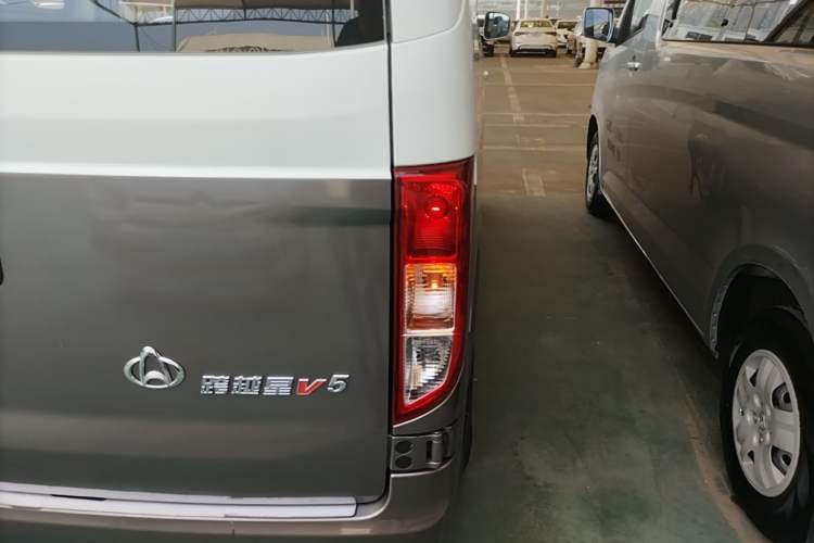 Used CHANGAN KUAYUE Xing V5 2022 1.5L Comfort-Grade 5-7 Seater Passenger Vehicle JL473QH Right Rear Taillight