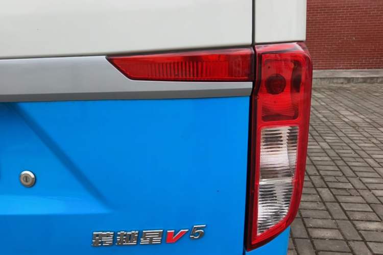 Used CHANGAN KUAYUE Xing V5 2022 1.5L Comfort-Grade 5-7 Seater Passenger Vehicle JL473QH Right Rear Taillight