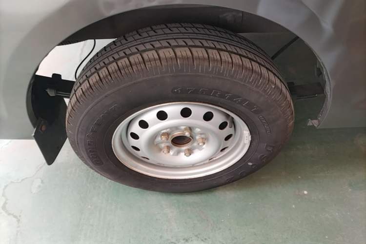Used CHANGAN KUAYUE Xing V5 2022 1.5L Comfort-Grade 5-7 Seater Passenger Vehicle JL473QH Right Rear Wheel Hub