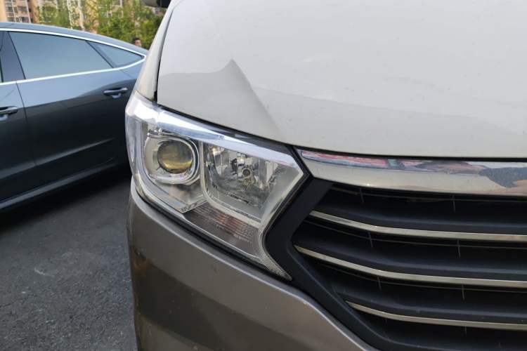 Used CHANGAN KUAYUE Xing V5  Right Front Headlight