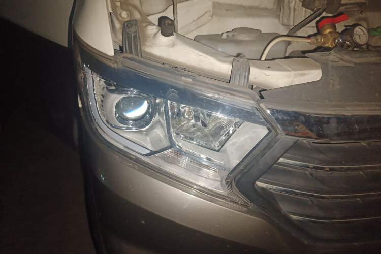 Used CHANGAN KUAYUE Xing V5  Right Front Headlight