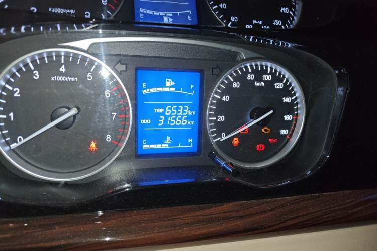 Used CHANGAN KUAYUE Xing V5 2026 Model 1.5L Enjoyment 6-Seater Bus Odometer Close Up