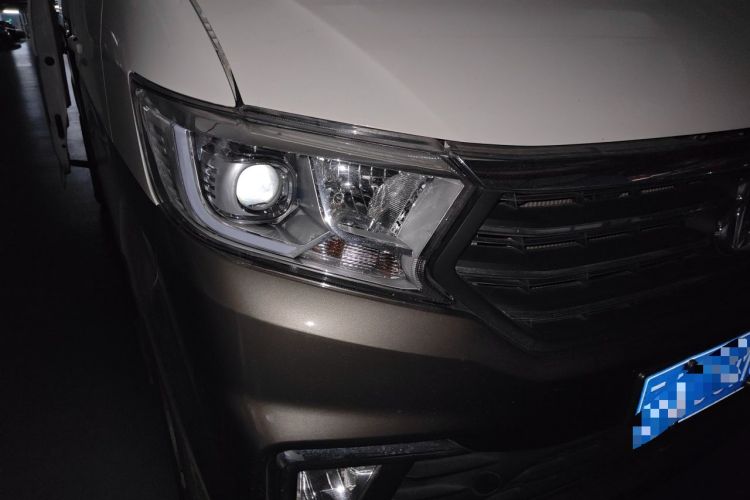 Used CHANGAN KUAYUE Xing V5 2026 Model 1.5L Enjoyment 6-Seater Bus Right Front Headlight