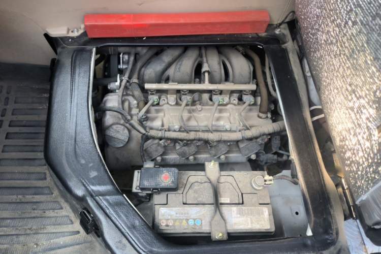 Used CHANGAN KUAYUE Xing V5 2026 Model 1.6L Comfortable 6-Seater Passenger Vehicle Engine Bay
