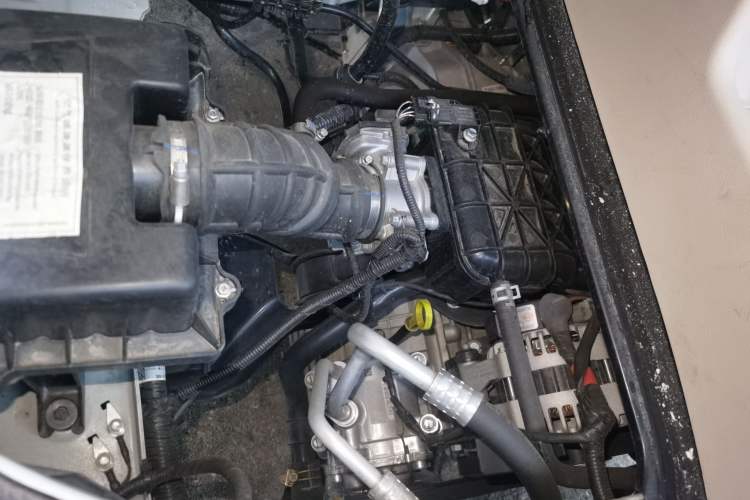Used CHANGAN KUAYUE Xing V5 2026 Model 1.5L Comfort 2-Seater Van Engine Bay Right