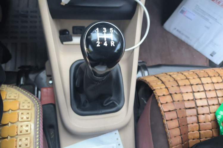 Used CHANGAN KUAYUE Xing V5 2026 Model 1.6L Comfortable 6-Seater Passenger Vehicle Gear Lever