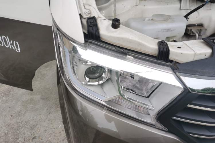 Used CHANGAN KUAYUE Xing V5 2026 Model 1.5L Comfort 2-Seater Van Right Front Headlight