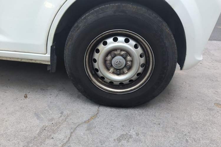 Used CHANGAN KUAYUE Xing V5 2026 Model 1.6L Comfortable 6-Seater Passenger Vehicle Right Front Wheel Hub