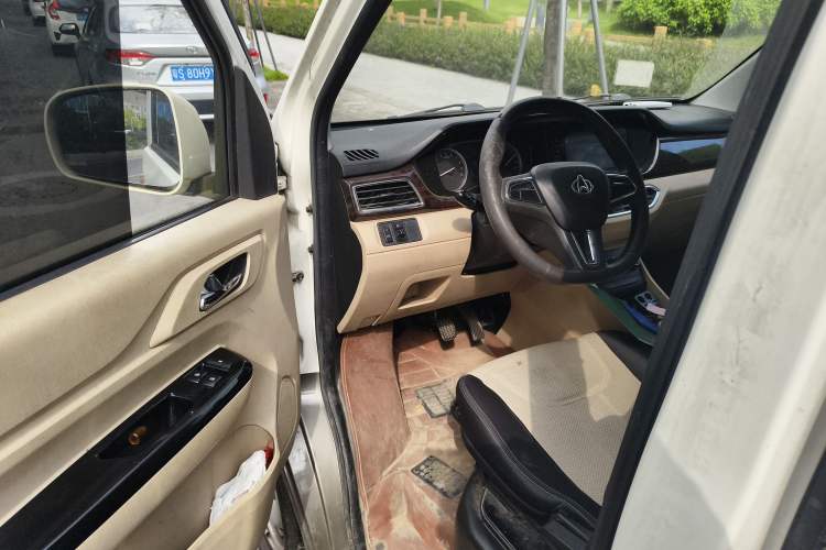 Used CHANGAN KUAYUE Xing V5 EV 2021 Luxury 6-Seater Passenger Bus with Lingdian System Driver Seat