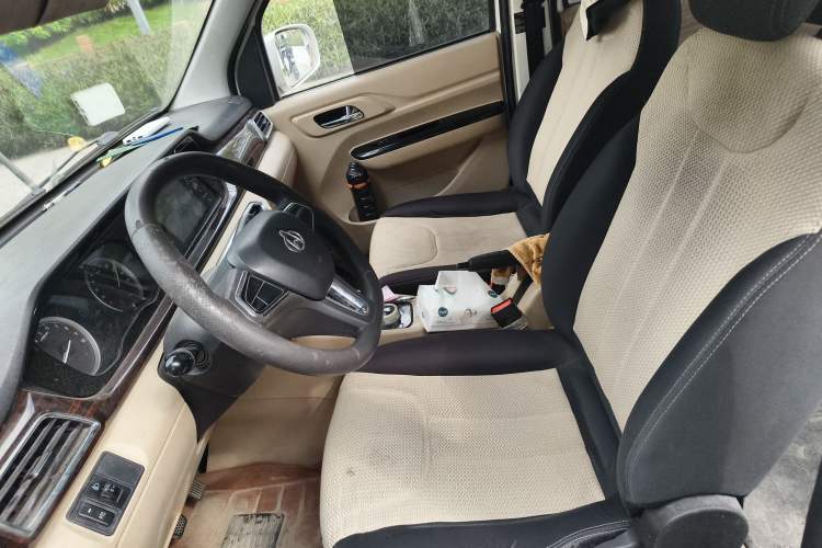 Used CHANGAN KUAYUE Xing V5 EV 2021 Luxury 6-Seater Passenger Bus with Lingdian System Left Front Seat