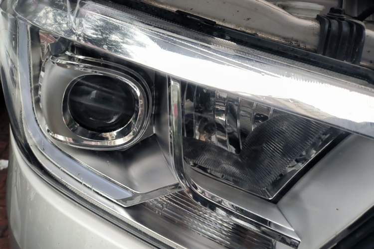 Used CHANGAN KUAYUE Xing V5 EV 2021 Chuanqi 6-Seater Passenger Van with Inovance System Right Front Headlight