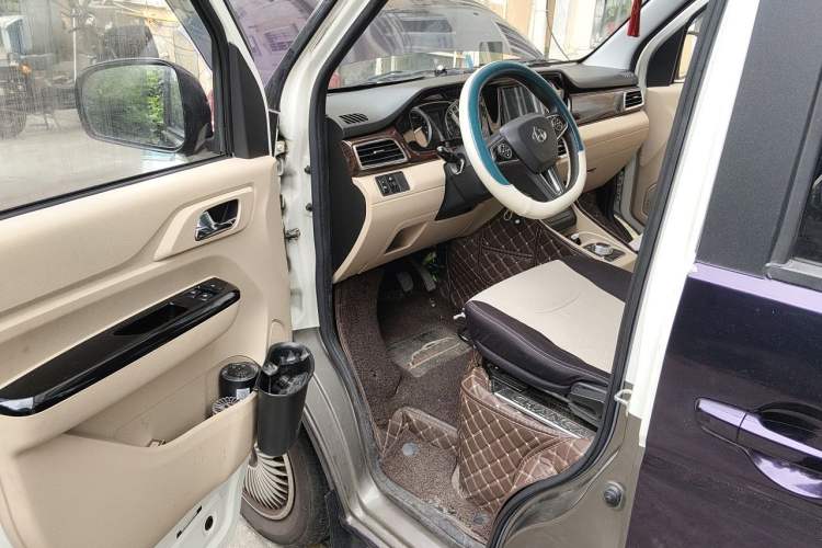 Used CHANGAN KUAYUE Xing V5 EV 2021 Luxury 6-Seater Passenger Bus with Lingdian System Driver Seat