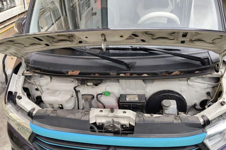Used CHANGAN KUAYUE Xing V5 EV 2021 Luxury 6-Seater Passenger Bus with Lingdian System Engine Bay