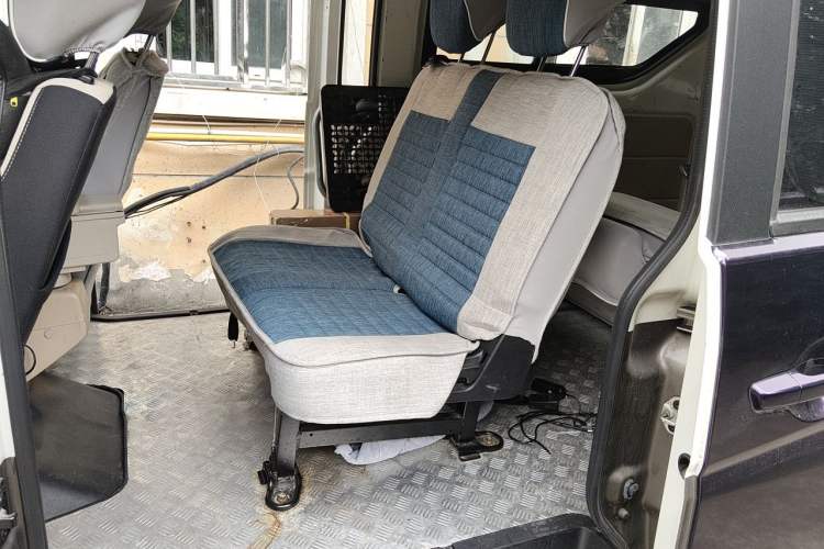 Used CHANGAN KUAYUE Xing V5 EV 2021 Luxury 6-Seater Passenger Bus with Lingdian System Left Rear Seat