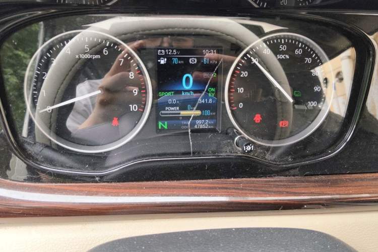 Used CHANGAN KUAYUE Xing V5 EV 2021 Luxury 6-Seater Passenger Bus with Lingdian System Odometer Close Up
