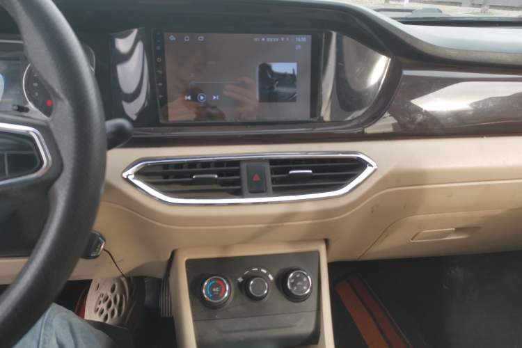 Used CHANGAN KUAYUE Xing V5 EV 2021 Luxury 7-Seater Passenger Van with Lingdian System Audio And AC Panel