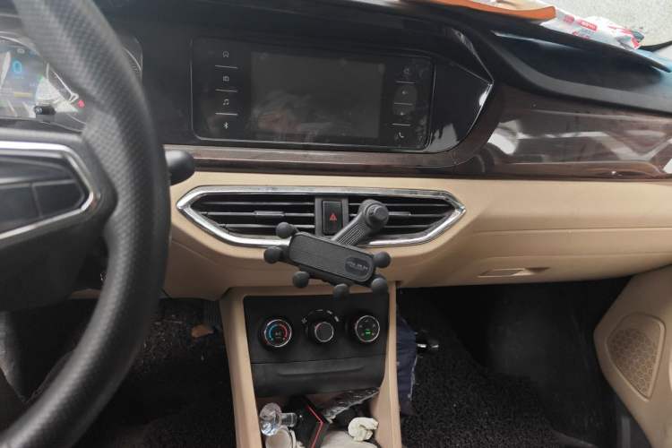 Used CHANGAN KUAYUE Xing V5 EV 2021 Luxury 7-Seater Passenger Van with Lingdian System Audio And AC Panel