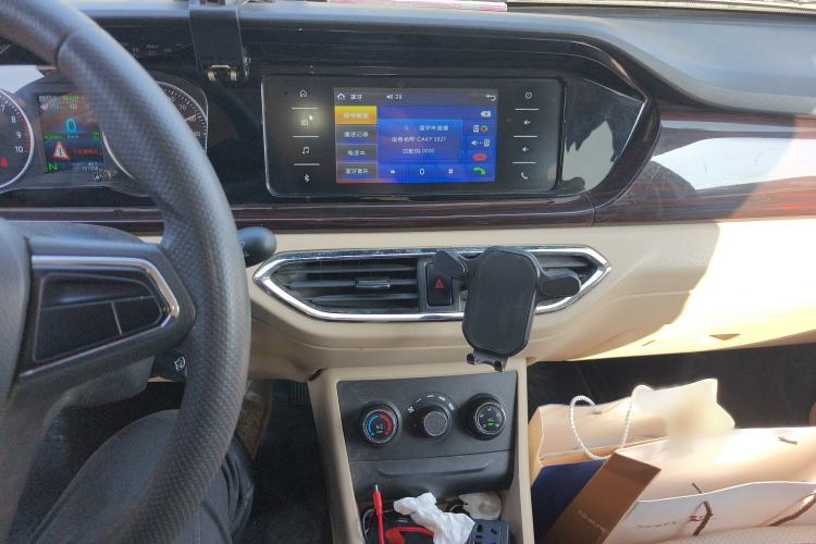 Used CHANGAN KUAYUE Xing V5 EV 2021 Luxury 6-Seater Passenger Bus with Lingdian System Audio And AC Panel