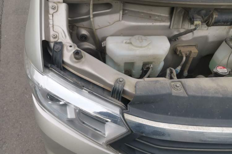 Used CHANGAN KUAYUE Xing V5 EV 2021 Luxury 7-Seater Passenger Van with Lingdian System Engine Bay Right