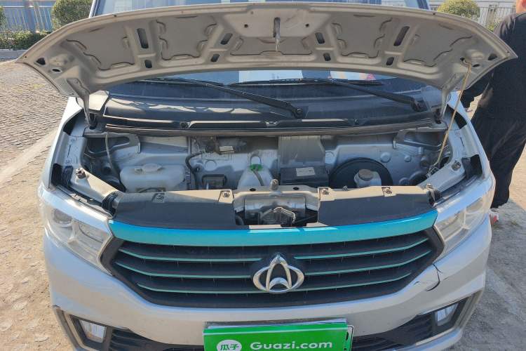 Used CHANGAN KUAYUE Xing V5 EV 2021 Luxury 6-Seater Passenger Bus with Lingdian System Engine Bay