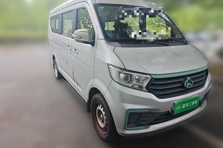 Used CHANGAN KUAYUE Xing V5 EV 2021 Luxury 6-Seater Passenger Bus with Lingdian System Front Right 45 Deg