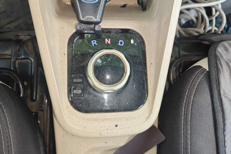 Used CHANGAN KUAYUE Xing V5 EV 2021 Luxury 6-Seater Passenger Bus with Lingdian System Gear Lever