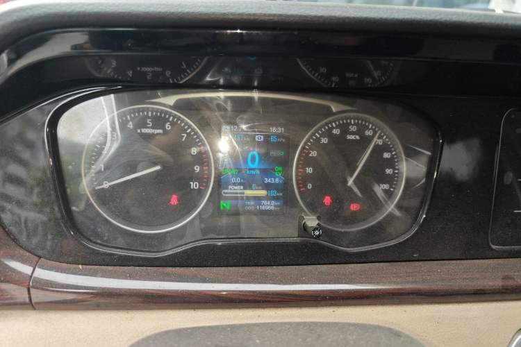 Used CHANGAN KUAYUE Xing V5 EV 2021 Luxury 7-Seater Passenger Van with Lingdian System Instrument Cluster