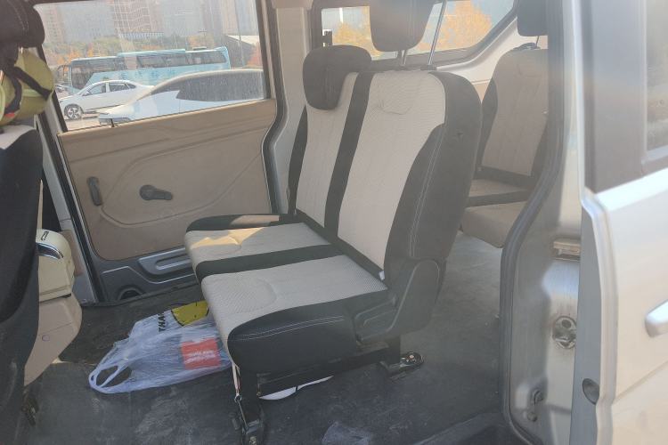 Used CHANGAN KUAYUE Xing V5 EV 2021 Luxury 6-Seater Passenger Bus with Lingdian System Interior 4