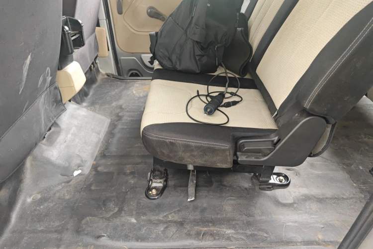 Used CHANGAN KUAYUE Xing V5 EV 2021 Luxury 6-Seater Passenger Bus with Lingdian System Left Rear Seat