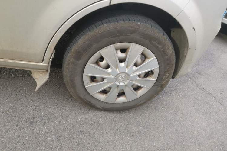 Used CHANGAN KUAYUE Xing V5 EV 2021 Luxury 7-Seater Passenger Van with Lingdian System Right Front Wheel Hub