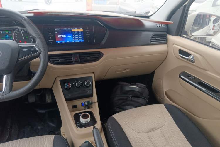 Used CHANGAN KUAYUE Xing V5 EV 2021 Luxury 6-Seater Passenger Bus with Lingdian System Audio And AC Panel