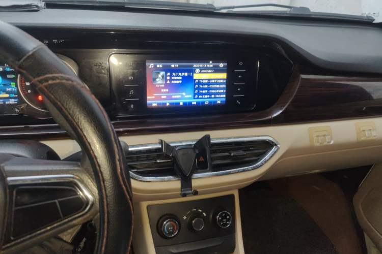 Used CHANGAN KUAYUE Xing V5 EV 2021 Luxury 6-Seater Passenger Bus with Lingdian System Audio And AC Panel