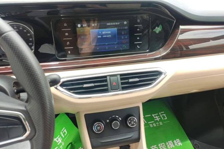Used CHANGAN KUAYUE Xing V5 EV 2021 Luxury Edition 5-Seater Van with Lingdian System Audio And AC Panel