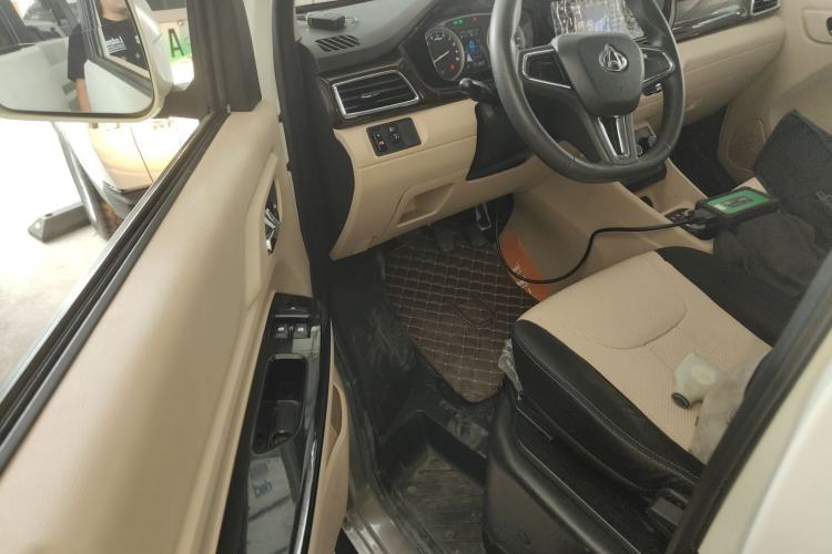 Used CHANGAN KUAYUE Xing V5 EV 2021 Luxury 6-Seater Passenger Bus with Lingdian System Driver Seat