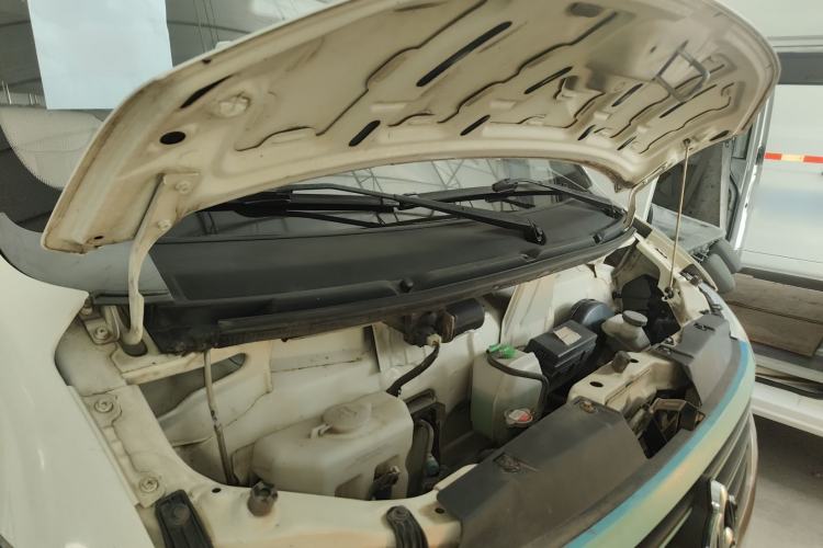 Used CHANGAN KUAYUE Xing V5 EV 2021 Luxury 6-Seater Passenger Bus with Lingdian System Engine Bay