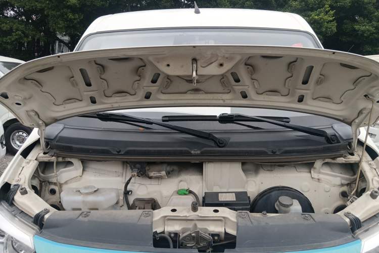 Used CHANGAN KUAYUE Xing V5 EV 2021 Luxury 6-Seater Passenger Bus with Lingdian System Engine Bay