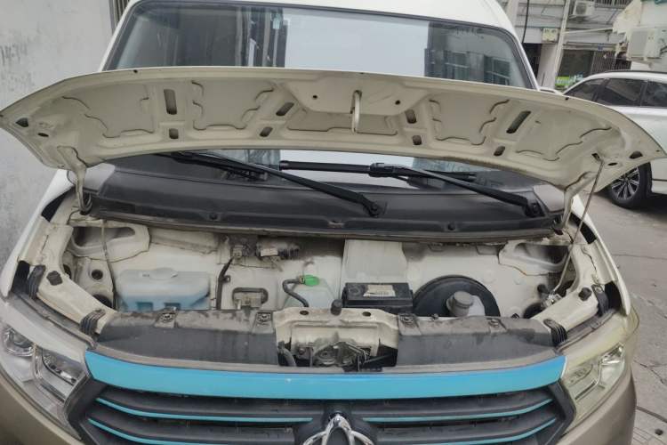 Used CHANGAN KUAYUE Xing V5 EV 2021 Luxury 6-Seater Passenger Bus with Lingdian System Engine Bay