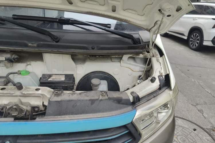Used CHANGAN KUAYUE Xing V5 EV 2021 Luxury 6-Seater Passenger Bus with Lingdian System Engine Bay Left
